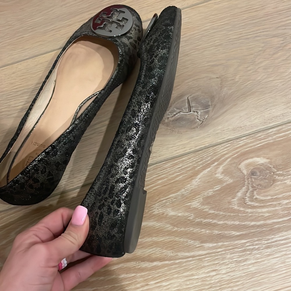 Tory Burch Black Flats with Gray Logo - Picture 8 of 15
